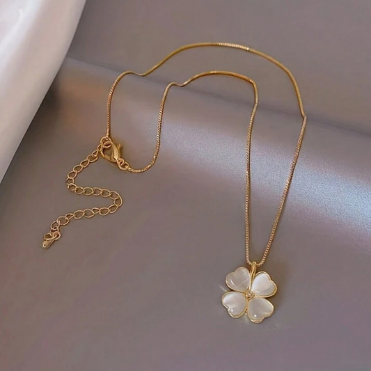 Neckless  White Flower Gold Color